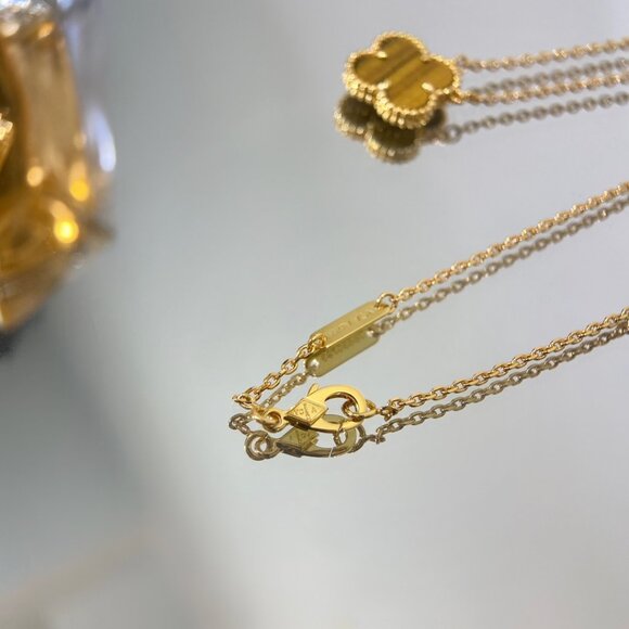 Van Cleef & Arpels Tiger's Eye Necklace without Diamonds - Picture 8 of 9